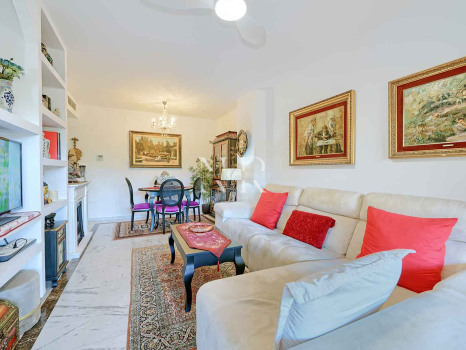 Appartement au rez-de-chaussée dans l'urbanisation Costa Nagueles III avec jardin privé à vendre