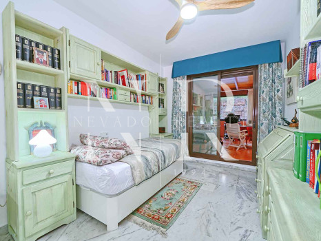Appartement au rez-de-chaussée dans l'urbanisation Costa Nagueles III avec jardin privé à vendre