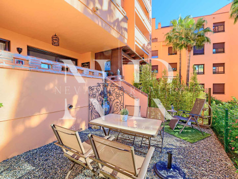 Appartement au rez-de-chaussée dans l'urbanisation Costa Nagueles III avec jardin privé à vendre