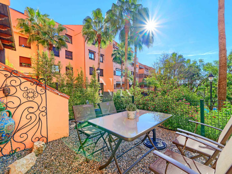 Appartement au rez-de-chaussée dans l'urbanisation Costa Nagueles III avec jardin privé à vendre