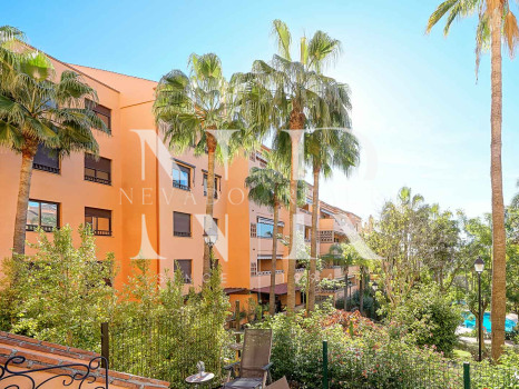 Appartement au rez-de-chaussée dans l'urbanisation Costa Nagueles III avec jardin privé à vendre