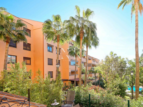 Appartement au rez-de-chaussée dans l'urbanisation Costa Nagueles III avec jardin privé à vendre