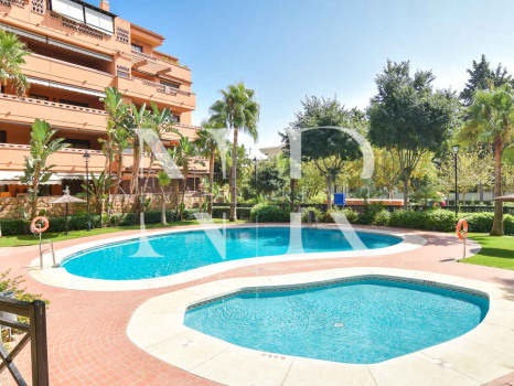 Appartement au rez-de-chaussée dans l'urbanisation Costa Nagueles III avec jardin privé à vendre