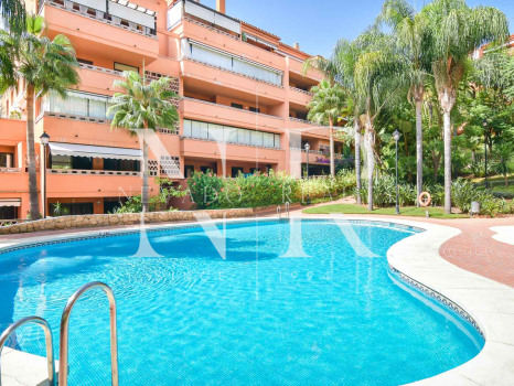 Appartement au rez-de-chaussée dans l'urbanisation Costa Nagueles III avec jardin privé à vendre