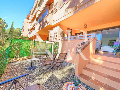 Appartement au rez-de-chaussée dans l'urbanisation Costa Nagueles III avec jardin privé à vendre