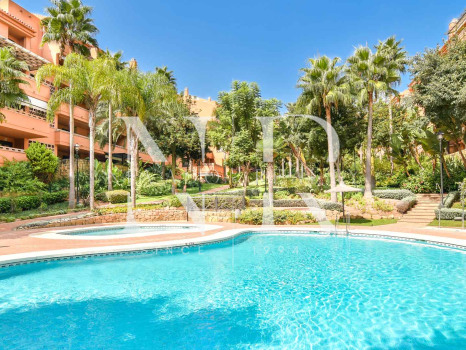 Appartement au rez-de-chaussée dans l'urbanisation Costa Nagueles III avec jardin privé à vendre