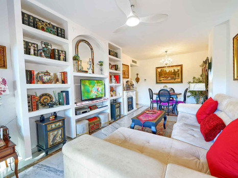Appartement au rez-de-chaussée dans l'urbanisation Costa Nagueles III avec jardin privé à vendre