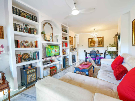 Appartement au rez-de-chaussée dans l'urbanisation Costa Nagueles III avec jardin privé à vendre