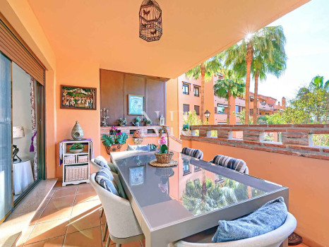 Appartement au rez-de-chaussée dans l'urbanisation Costa Nagueles III avec jardin privé à vendre