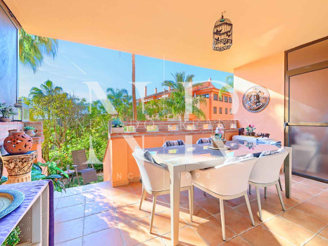 Appartement au rez-de-chaussée dans l'urbanisation Costa Nagueles III avec jardin privé à vendre