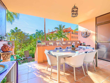 Appartement au rez-de-chaussée dans l'urbanisation Costa Nagueles III avec jardin privé à vendre
