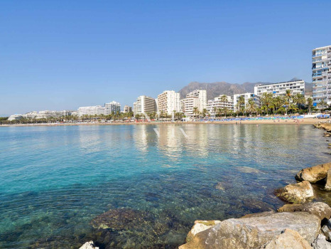 Bar just a stone's throw from Marbella's Paseo Marítimo for sale