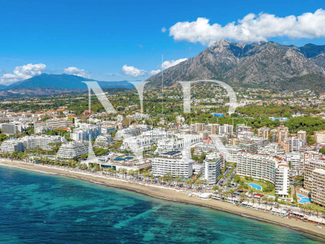 Bar just a stone's throw from Marbella's Paseo Marítimo for sale