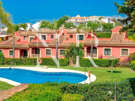 Maison de ville dans l'urbanisation Jardines de Doña María en location saisonnière