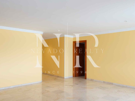 Bureau dans l'Avenida Ricardo Soriano à côté de Milla de Oro à vendre