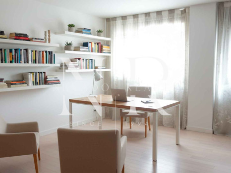 Bureau dans l'Avenida Ricardo Soriano à côté de Milla de Oro à vendre