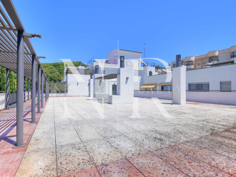 Bureau dans l'Avenida Ricardo Soriano à côté de Milla de Oro à vendre