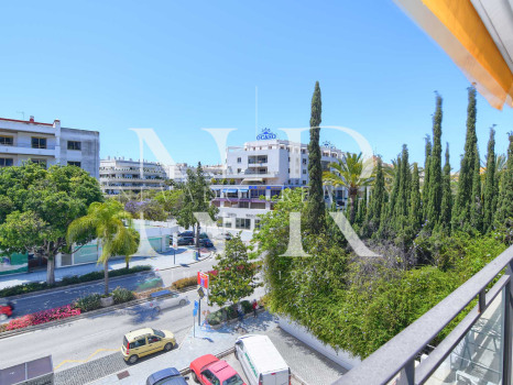 Bureau dans l'Avenida Ricardo Soriano à côté de Milla de Oro à vendre