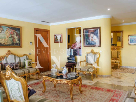 Bureau dans l'Avenida Ricardo Soriano à côté de Milla de Oro à vendre