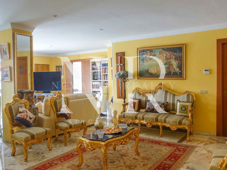 Bureau dans l'Avenida Ricardo Soriano à côté de Milla de Oro à vendre
