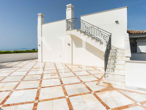 Ático en Urbanización Doncella Beach en primera línea de playa en venta