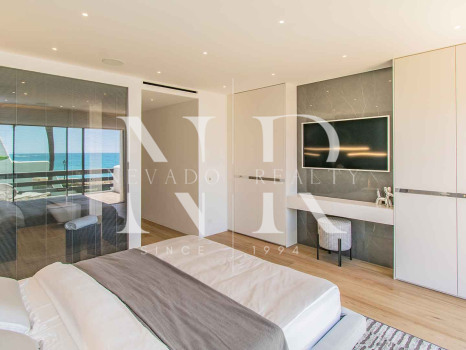 Frontline beach townhouse in Coral Beach Urbanization for sale