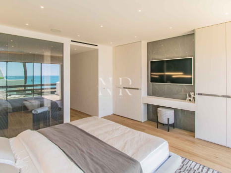 Maison de ville en front de mer dans l'urbanisation de Coral Beach à vendre