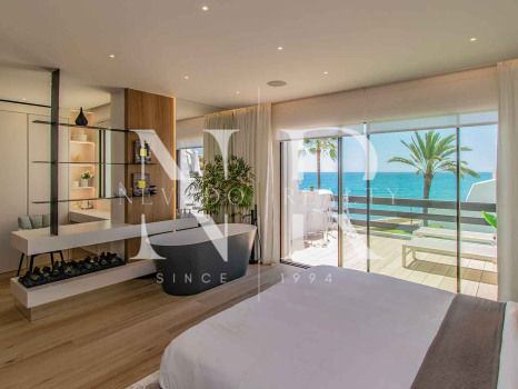 Frontline beach townhouse in Coral Beach Urbanization for sale
