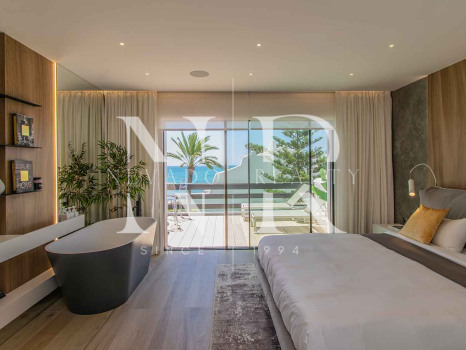 Frontline beach townhouse in Coral Beach Urbanization for sale