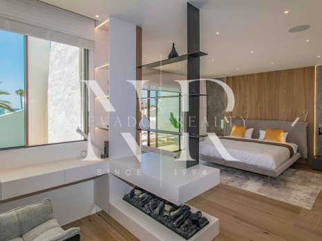 Frontline beach townhouse in Coral Beach Urbanization for sale