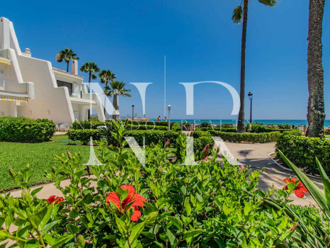 Frontline beach townhouse in Coral Beach Urbanization for sale