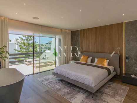 Maison de ville en front de mer dans l'urbanisation de Coral Beach à vendre
