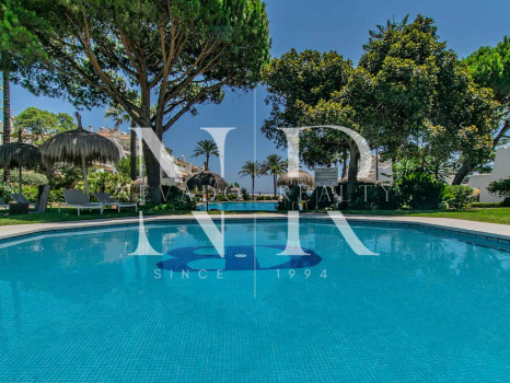 Frontline beach townhouse in Coral Beach Urbanization for sale