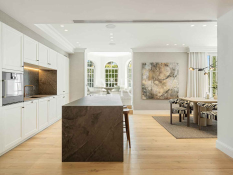 Villa entièrement rénovée à Nueva Andalucía à vendre