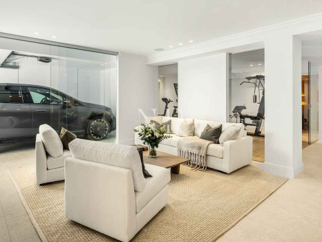 Villa entièrement rénovée à Nueva Andalucía à vendre
