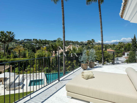 Villa entièrement rénovée à Nueva Andalucía à vendre