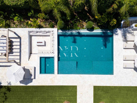 Villa entièrement rénovée à Nueva Andalucía à vendre