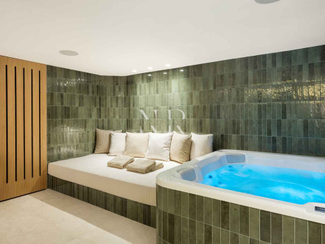 Villa entièrement rénovée à Nueva Andalucía à vendre