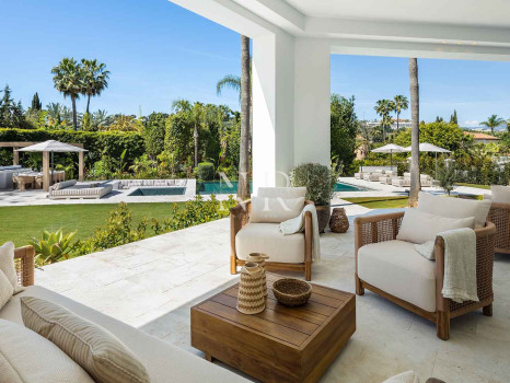 Villa entièrement rénovée à Nueva Andalucía à vendre