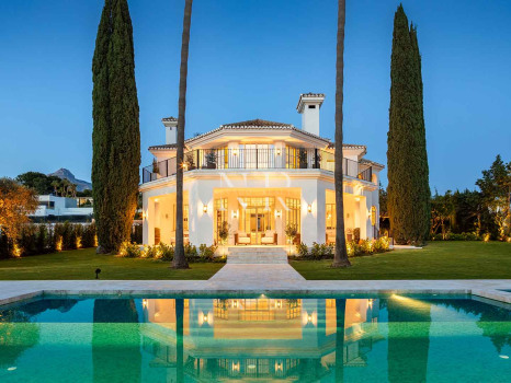 Villa entièrement rénovée à Nueva Andalucía à vendre