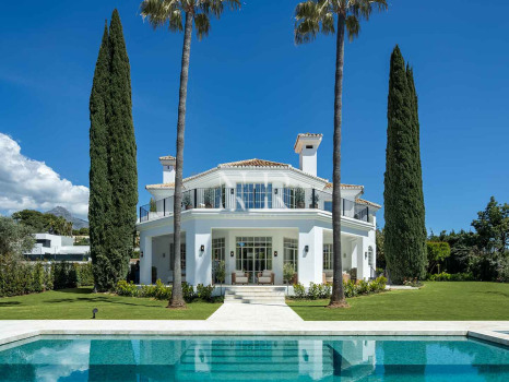 Villa entièrement rénovée à Nueva Andalucía à vendre