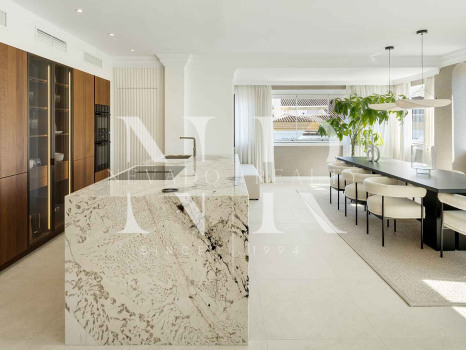Penthouse entièrement rénové dans l'Urbanisation Costa Nagüeles II à vendre