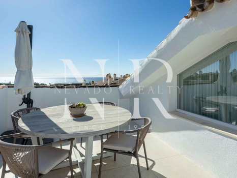 Penthouse entièrement rénové dans l'Urbanisation Costa Nagüeles II à vendre