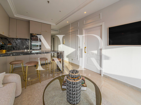 Completely refurbished penthouse on the Golden Mile next to the beach with sea views for rent.