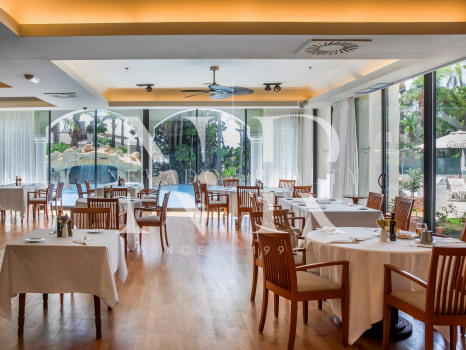 Completely refurbished penthouse on the Golden Mile next to the beach with sea views for rent.