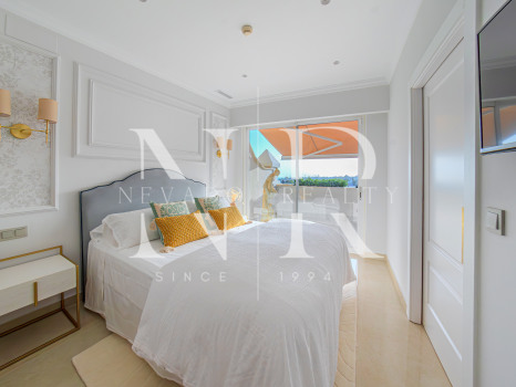 Completely refurbished penthouse on the Golden Mile next to the beach with sea views for rent.