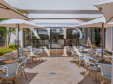 Completely refurbished penthouse on the Golden Mile next to the beach with sea views for rent.