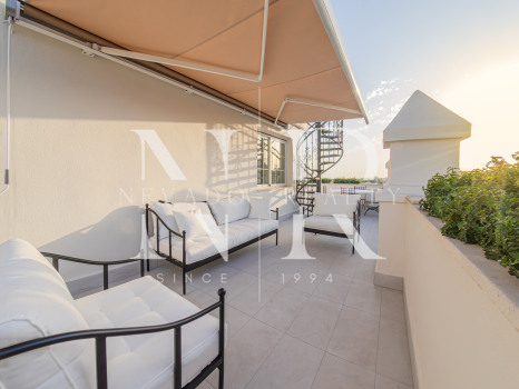 Completely refurbished penthouse on the Golden Mile next to the beach with sea views for rent.