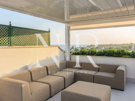 Completely refurbished penthouse on the Golden Mile next to the beach with sea views for rent.