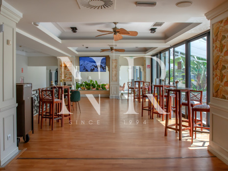 Completely refurbished penthouse on the Golden Mile next to the beach with sea views for rent.